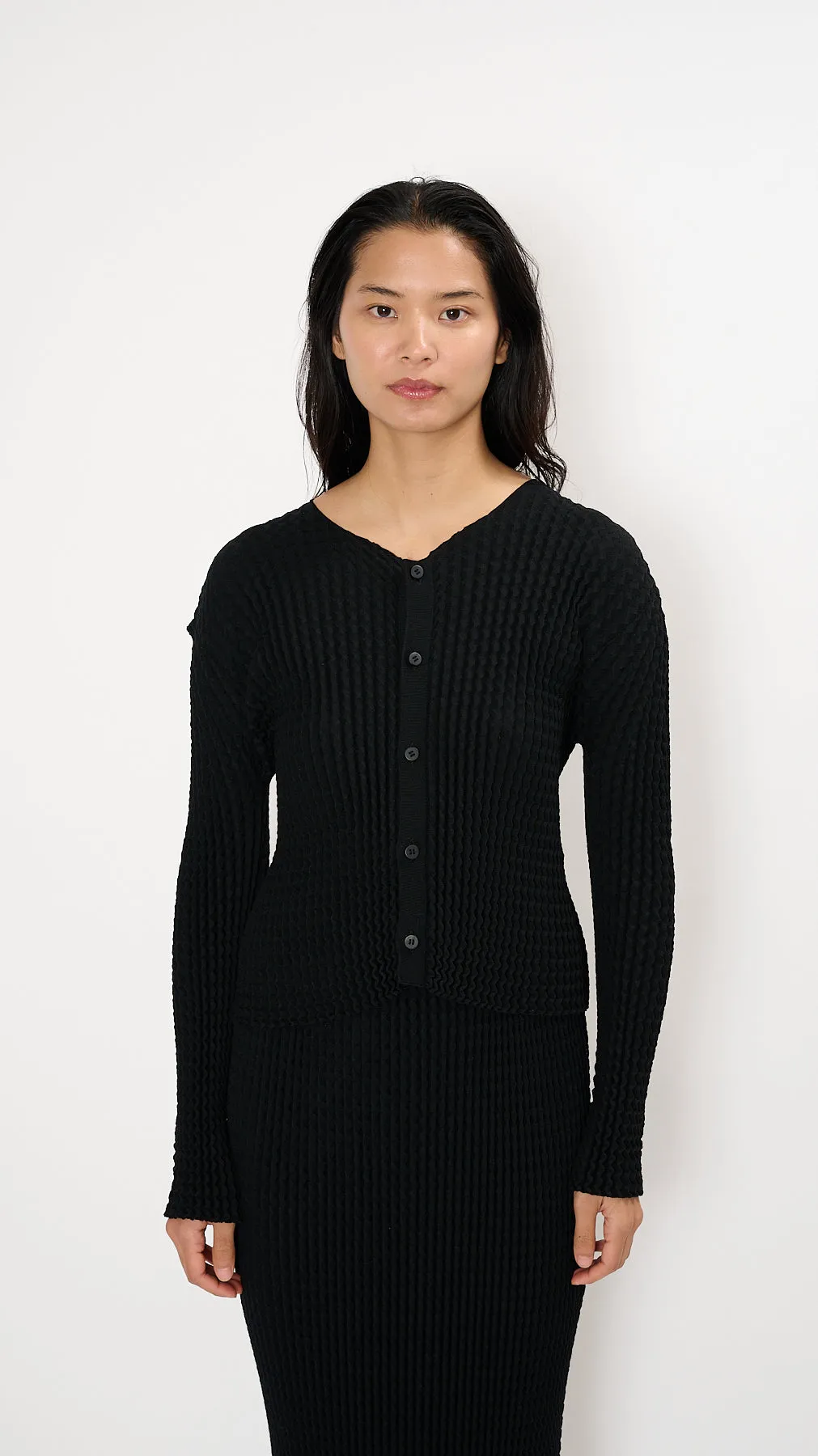 Spongy Bk-46 Cardigan in Black