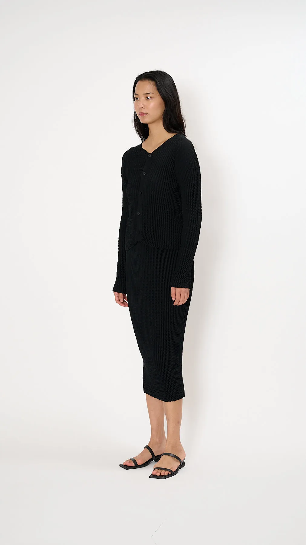 Spongy Bk-46 Cardigan in Black